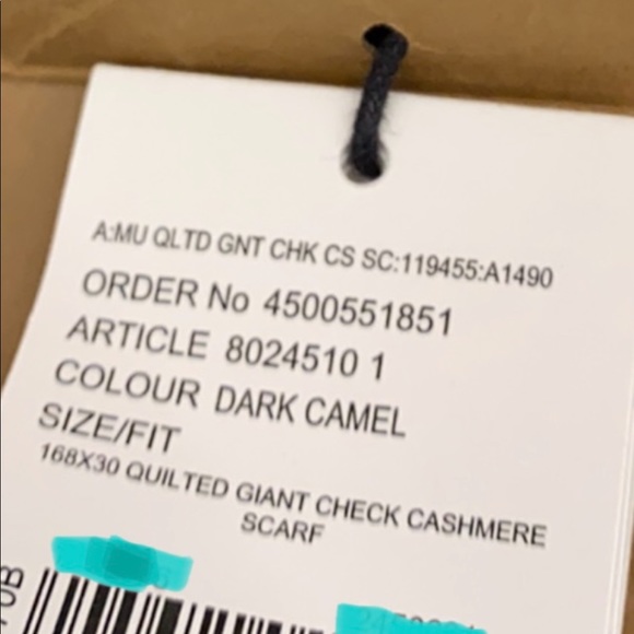 authentic Burberry scarf , in pristine condition. - Picture 3 of 3